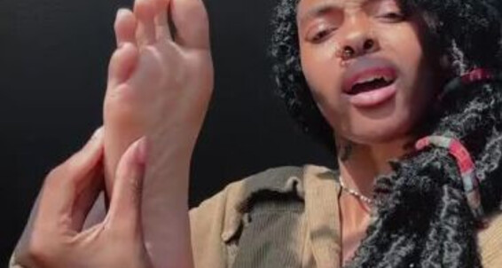 Zafeetllc - On Onlyfans Sucking Kissing Singing Sexy Slobbering Toes These