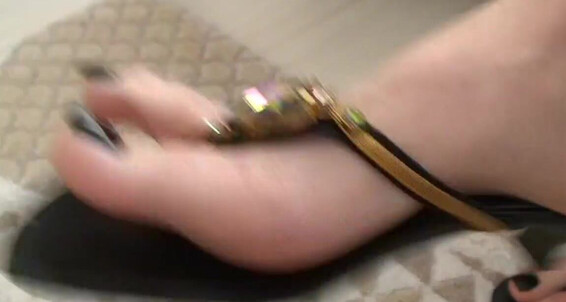 Sahibediya, Video: Onlyfans Sandals Aka Clapping Diya1111 Thong Dangling