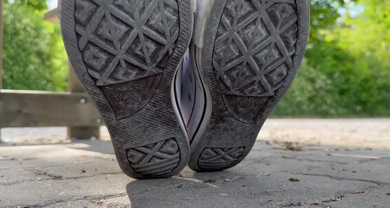 Mrs Larry - Unter Tisch Mrs Kaputt Machen Dich Willst Du Heimlichen Dem Larry Onlyfans Schuhsockennylonfu Spielchen Diese