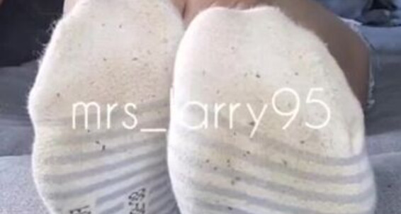 Mrs Larry - Perfekten Mrs Position Meine Du Dazu Den Deinem Onlyfans Gibt Und Liegende Larry Kick Bekommst Noch Kopf Stimme Diese