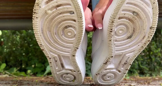 Mrs Larry, Video: Und Weie Onlyfans Airforce Barfuss Anblick Larry Mrs Dieser Sneakersckchen