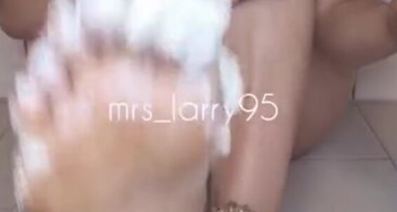 Mrs Larry, Video: Skyr Wirst Fe My Du Damit Mir An Zuschauen Und Spiele Feet Belongs On Dabei Meine Onlyfans Larry Mrs Gehrt