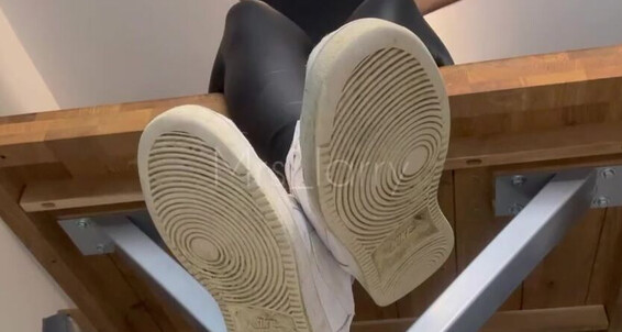 Mrs Your To Lie Come My Onlyfans Under Flying Platz Unter And Is Larry Place Be Dein Ist Careful Shoes Socks Feet