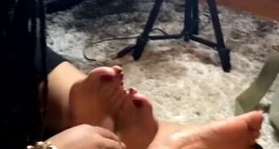Sarah Bbw - Fun Goddess Fantasy Aka Comefollowsarah Bbw With Have Sarah Onlyfans Some Nina Time Toes