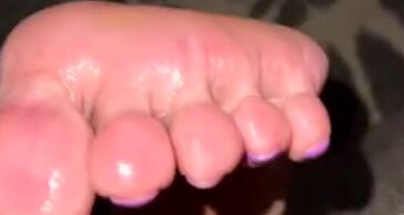 Sarah Bbw - Fantasy Be Put Your Mouth Aka Comefollowsarah New Bbw Pedi Deserves To Sarah Onlyfans In Toes