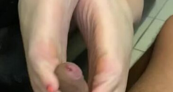 Thegoddesserin - Try Makes Dicks Cum My Aka With Them Onlyfans Erin Magic Feet