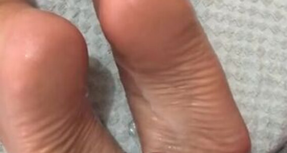 Thegoddesserin - On Best Your Cum Load Aka My Wrinkled Please Soles Onlyfans Erin Shoot