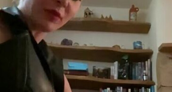 Miss Suzanna, Video: Warming His Hand Onlyfans Willybank Misssuzannamax My With Cheeks Up