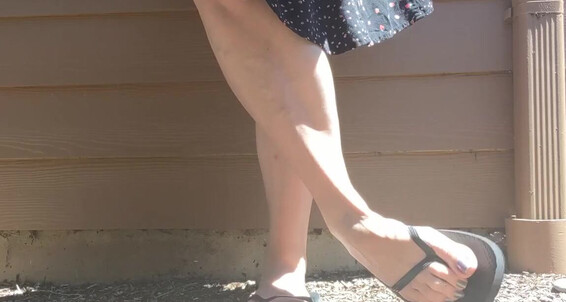 Brandy Elliott - Outside Flop Flip And Sun My Flops Black Bright Pay Enjoying Playing Onlyfans In Premiumbrandy The Around