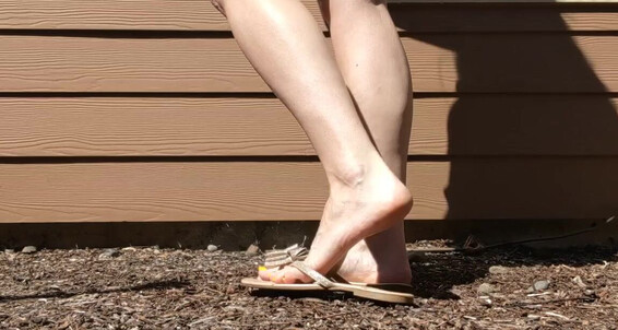Brandy Elliott - Outside Sunshine Gold Flip Showing My Orange Onlyfans Beautiful In Premiumbrandy Off The Flops Toes