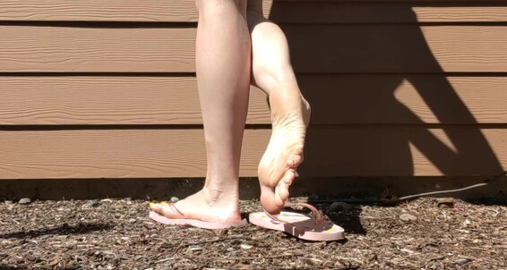 Brandy Elliott - Outside Sunshine Showing Flip My Orange Pink Onlyfans Beautiful In Premiumbrandy Off The Flops Toes
