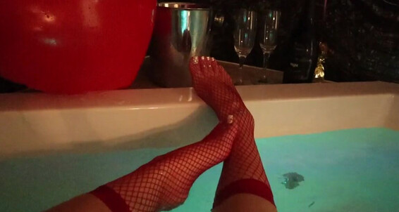 Footsiegalore, Video: Fishnet Onlyfans Dripping Wet Tease