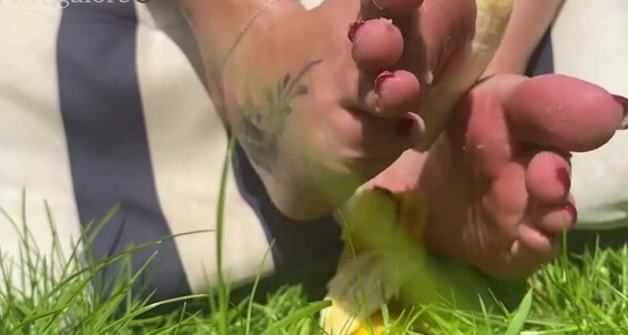 Footsiegalore - For Getting Off It You A Lick Jf Would Banana Onlyfans Messy Peeling