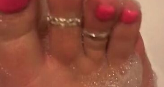 Footsiegalore - Only Bubbles Tub Playing Fans With Exclusive Onlyfans In The