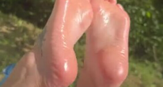 With Footsiegalore Then Waterin And All Rubbing Off Mouth Legs Sunscreen Showing My Over Perfectly Onlyfans Feet Soft
