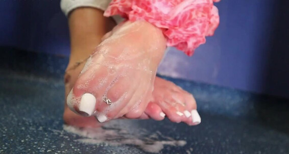 Footsiegalore - On A From Busy Bubbles Sunday And These Tired Popping Onlyfans Soapy Tiny Week All Cleaning Feet