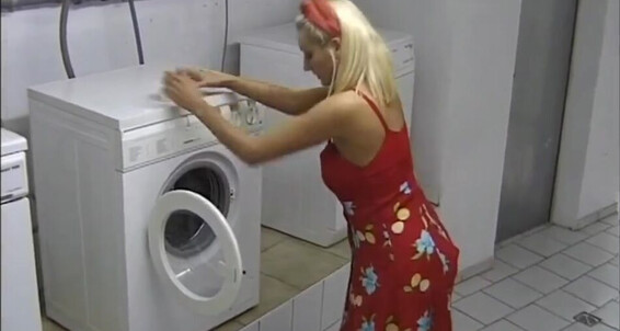 Steel 2 Fanny Solo Pee Girls