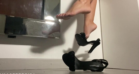 Ayasfeetgirl, Video: Coucou Pendant Vido Onlyfans Dimanche Suis Joue Je Talons Instructions Du Que Mes Avec Nouvelle