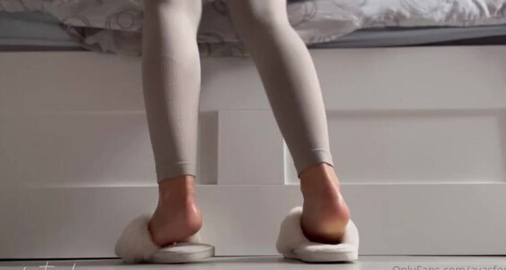 Ayasfeetgirl, Video: Ignore Un Tu Coucou Voil Vido Onlyfans Et Une Pendant Plie Mon Linge Je Que Nouvelle Dangling
