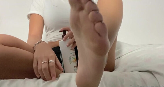 Ayasfeetgirl, Video: Routine Jambes Du Crme Cam Les M Et Soir Petite Pieds Ma Ou Vido Onlyfans Applique Je Sur Face