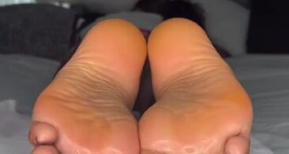 Your Toes Face Aka Right Onlyfans Here Sassytoesforyou Sassy Put