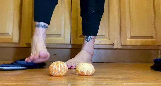 Catprincess - On Bubbly Wrap Catprincessfeet Sunday Stepping Is Or Orange Giant Squish Onlyfans 1 For