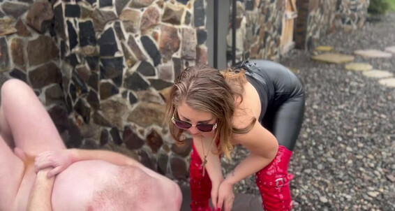 Mistress Zeida - January Outside Facesitting 1 Zeida Onlyfans Mistress In Spitting
