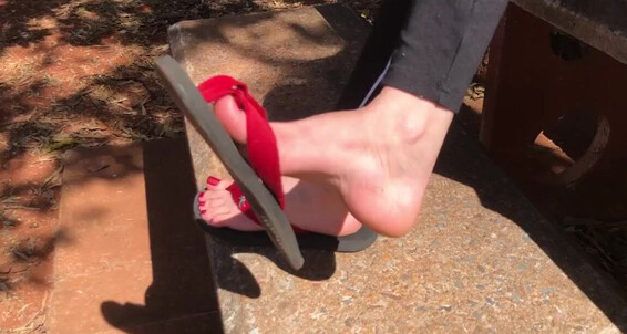 Pezinhos, Video: Park Amorafeetofc Onlyfans Beautiful Amora Aka At Public Da Shoeplay