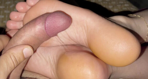 Pezinhos - Da Sleeping Aka Footjob Onlyfans Amorafeetofc Amora