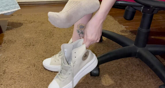 Pezinhos, Video: Removing Amorafeetofc Onlyfans New Amora Aka Shoes My You And Trying Teasing Da