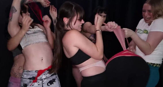 Solesofskye, Video: Yoga Brawl Jurnee Models Onlyfans Aka Larzstord Lane Zivafey Hot Mewchiifey Skye Bootyvuitton Wedgie