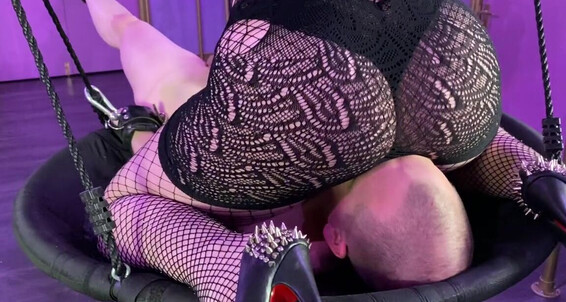 Vivienne L Amour, Video: Would Please Straponmistress Contact Aka Vlproductionsuk You Queen Chloetexas Like Via Amour Me Facesitting With Vivienne Onlyfans If To L Dm