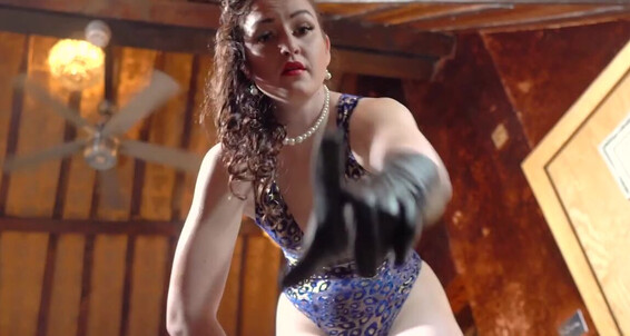 Vivienne L Amour - Going To Vlproductionsuk T6U Am You The Aka Right Edge I Amour L Now Onlyfans Bring Vivienne