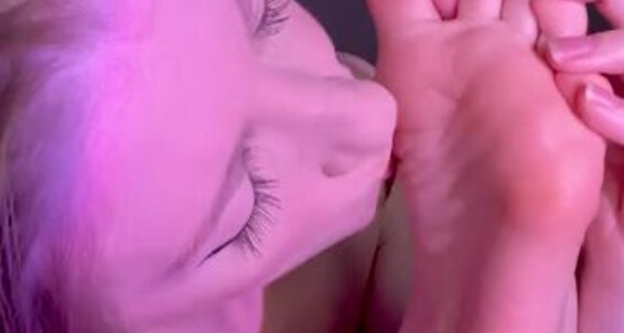Xomismandi - Love Feel Soles Wrinkles The Along Gliding I My Xomistressmandi Onlyfans Qs Tongue Of How