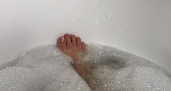 Footwife, Video: Bath 2 Onlyfans Wife Foot Bubble