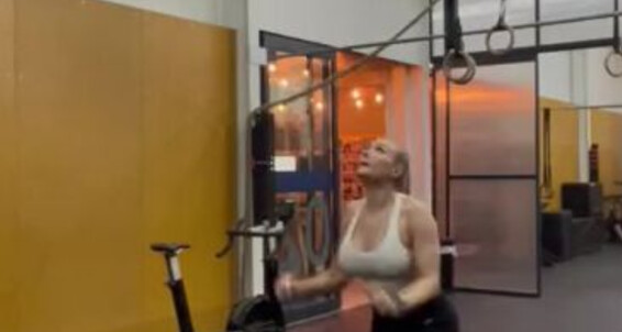 Goddess Dommelia, Video: Onlyfans Goddessdommelia Open The Crossfit For Practicing