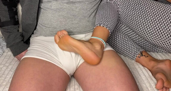 Froggee, Video: Chillin Before Onlyfans Bed Froggeevip