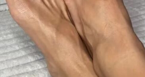 Froggee - Froggeevip Onlyfans Red Pedi