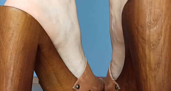 Masmr, Video: Feet Underneath Wooden Onlyfans Mulescloggs 12February Bare Walking