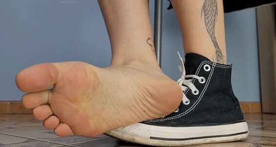 Masmr, Video: Converse Feet Black Onlyfans Try View 8April Only Ankle Take Off Tease High Shoeplay On