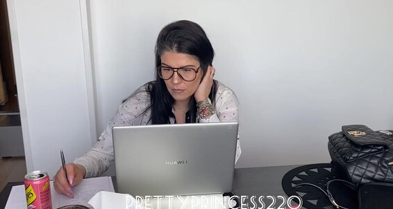 Prettyprincess220 - 03 Secretary When She 02 Works 2023 Onlyfans Farts Video