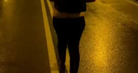 Prettyprincess220 - A Late 10 I Take Walk Onlyfans Tonight 11 2022 Video