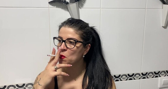 Prettyprincess220 - A 20 I 12 To Cigarette Onlyfans Wore Smoke Lipstick 2022 Video