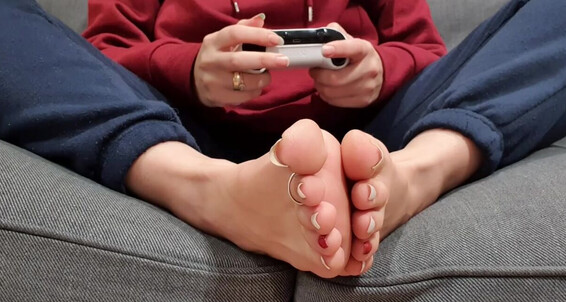 Vegan Footqueen - Footqueen Vegan Onlyfans Table Toes