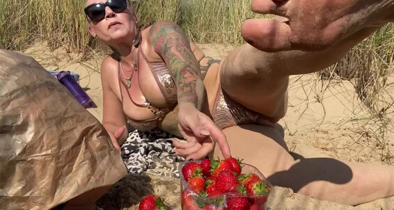 Mistress Ava Von Medisin, Video: Eat My Neck Up Mistress Made Aka The Sand Von From Avavonmedisin Ava In Onlyfans Toes Medisin And Buried To Sandy