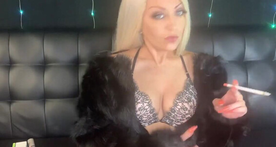 Britteni Bank, Video: 120 Bbankfetish Onlyfans Virginia Aka Bank B Britteni A Coat In Smoking Fur Slim