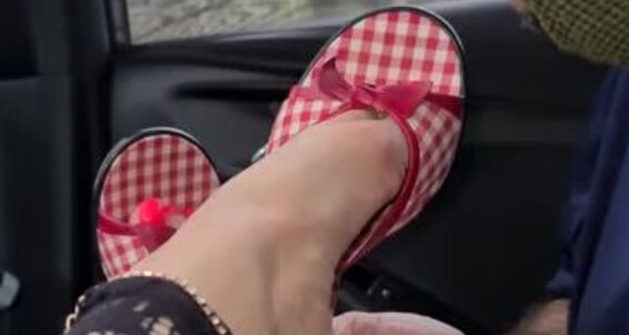 Feetbysherri, Video: Onlyfans Gingham Car My Mules Worship In
