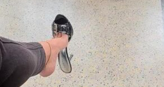 Feetbysherri, Video: I Guy Onlyfans Recording Train Him Caught My Shoe The Afterwards To On Spoke Dangling This