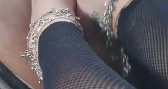 Feetbysherri, Video: Chest Stroke Onlyfans