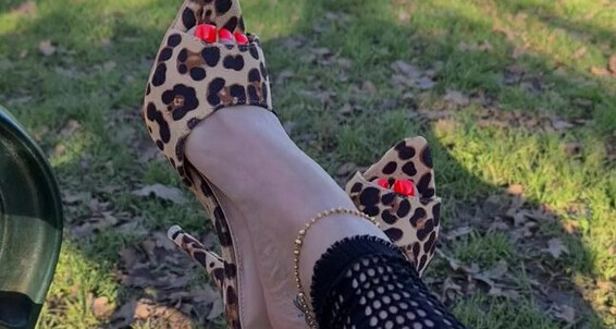 Feetbysherri - On A Day Dangling Winters Onlyfans In Park The